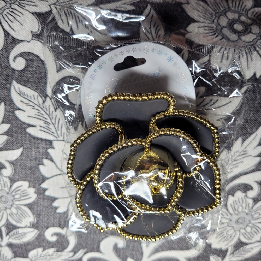 🌸 Black & Gold Flower Hair Claw Clip – Elegant Large Rose Design